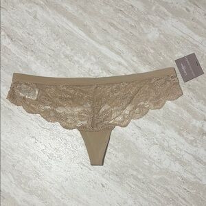 NWT Calvin Klein Seductive Comfort Thong Panties *M